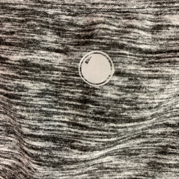 Yogalicious grey sleeveless tie front crop top womens small - Picture 7 of 9